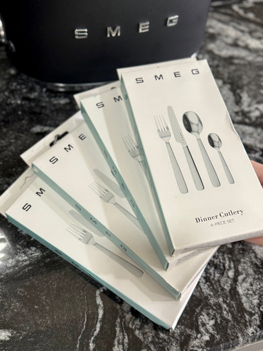 Set de couverts SMEG – 4 pièces